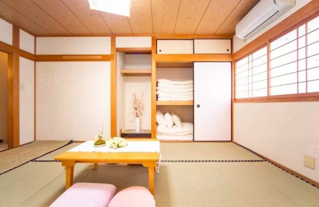 日式客厅,房间铺上榻榻米,非常符合日本人的居住习惯,原木色搭配