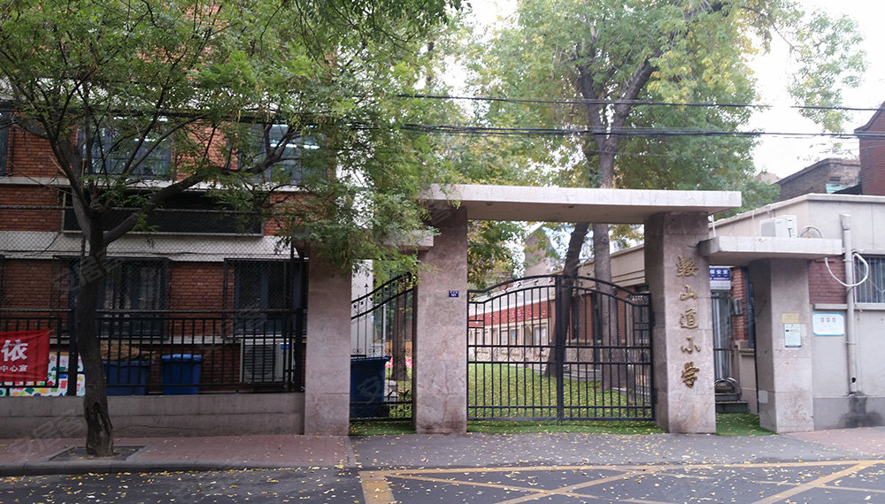 1,对口小学为鞍山道小学.