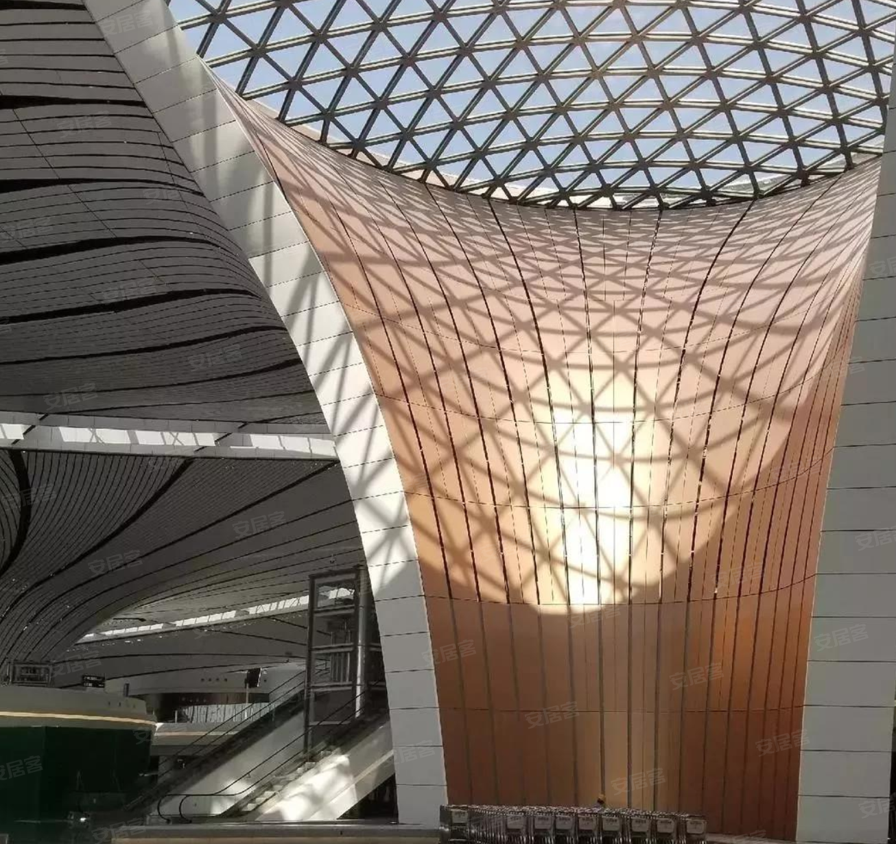 大兴机场通车啦!对比土耳其伊斯坦布尔机场,哪家更令你眼前一亮