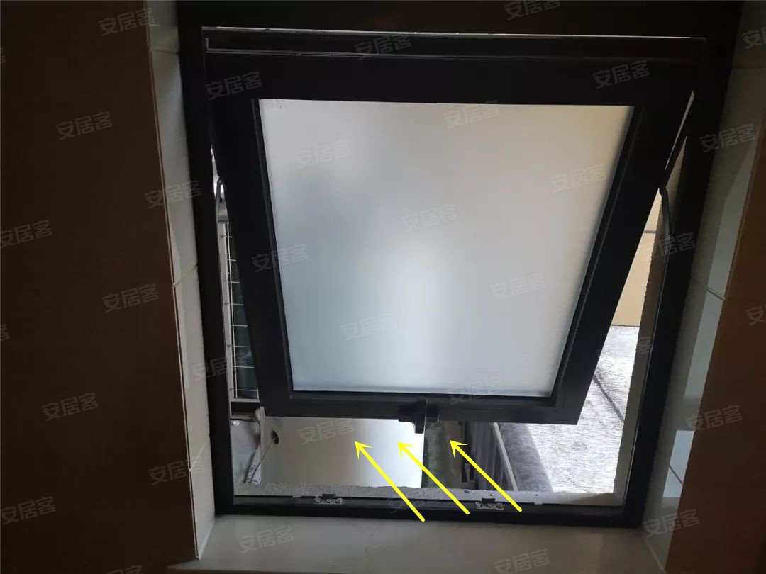 观察了整栋楼的情况,唯独让我比较担忧的就是房子紧挨着通风井