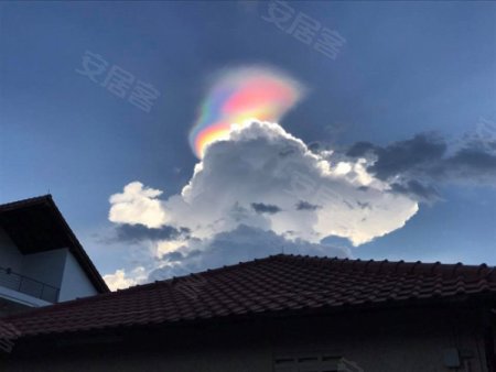 极美的15分钟:新加坡现罕见"火彩虹"