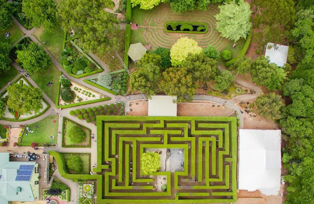 花园中有 三处迷宫,每一个都独一无二.